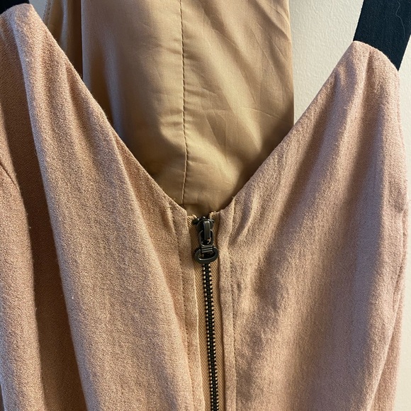 Gently worn pink BCBG dress. Size 10 with black straps. - Picture 5 of 6